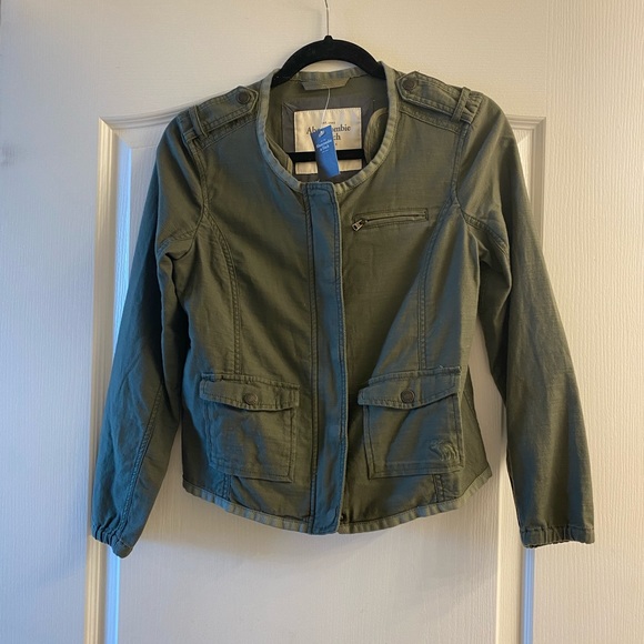 BNWT A&F Utility Military Cropped Fall Jacket - Picture 14 of 14